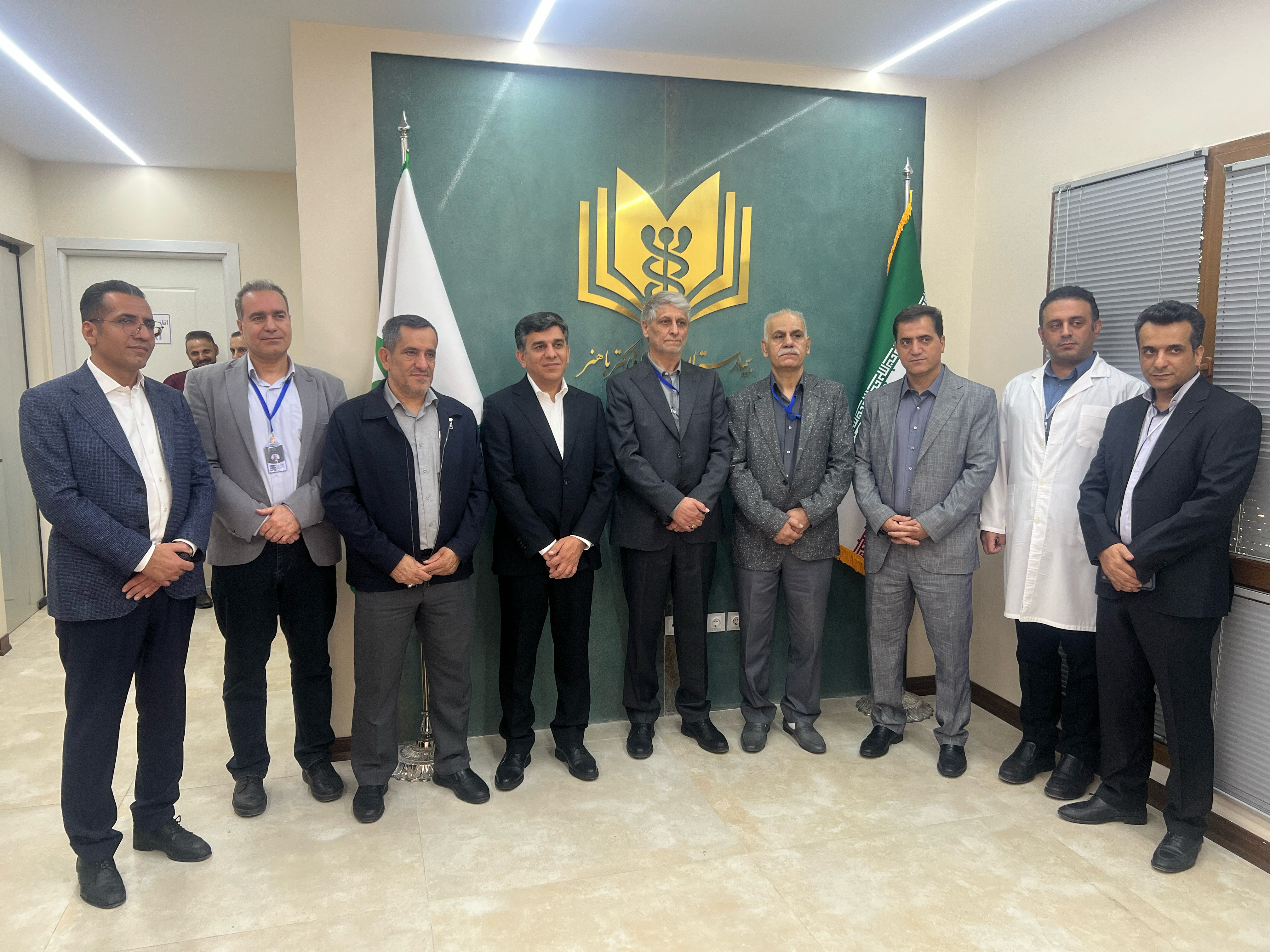 حضور مدیرعامل محترم بیمه معلم و هیات همراه در بیمارستان فرهنگیان شهید دکتر باهنر به مناسبت روز پرستار